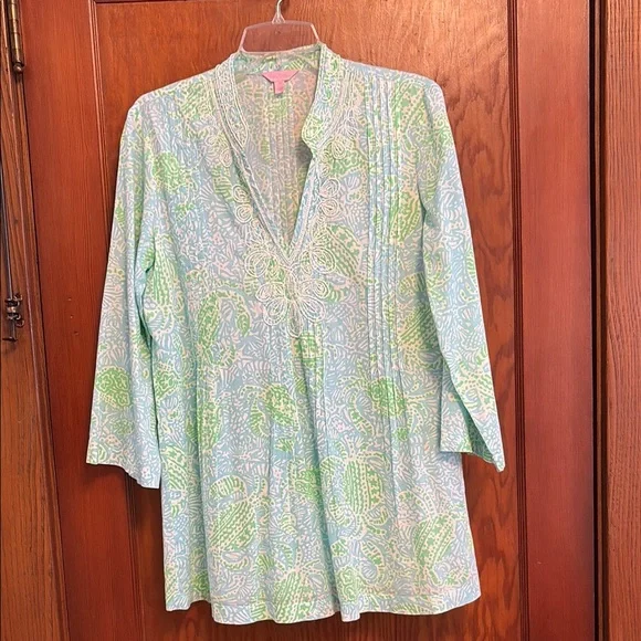 Lightweight Lilly Pulitzer top/tunic - Picture 1 of 9